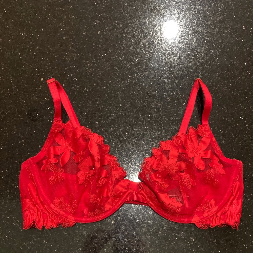 VS Red Lacey Bra